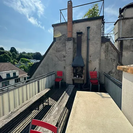 Rustic Lakeside Gem With Rooftop Looking To Séjour chez l'habitant