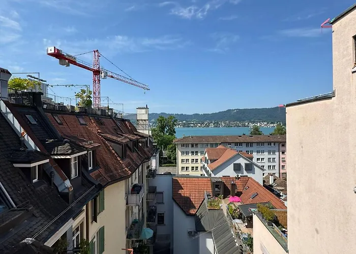 Pansiyon Rustic Lakeside Gem With Rooftop Looking To